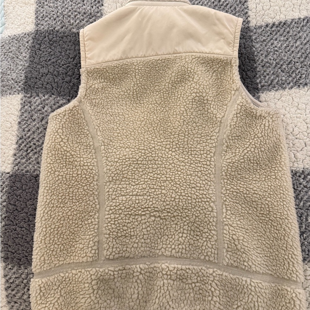 Patagonia Cream Sherpa Vest with Logo Patch - Picture 4 of 5